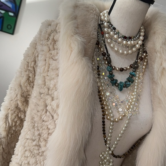 Paula Lishman Knot Fur Jacket |. Beaver and Fox Fur Jacket | a vintage treasure - Picture 4 of 17